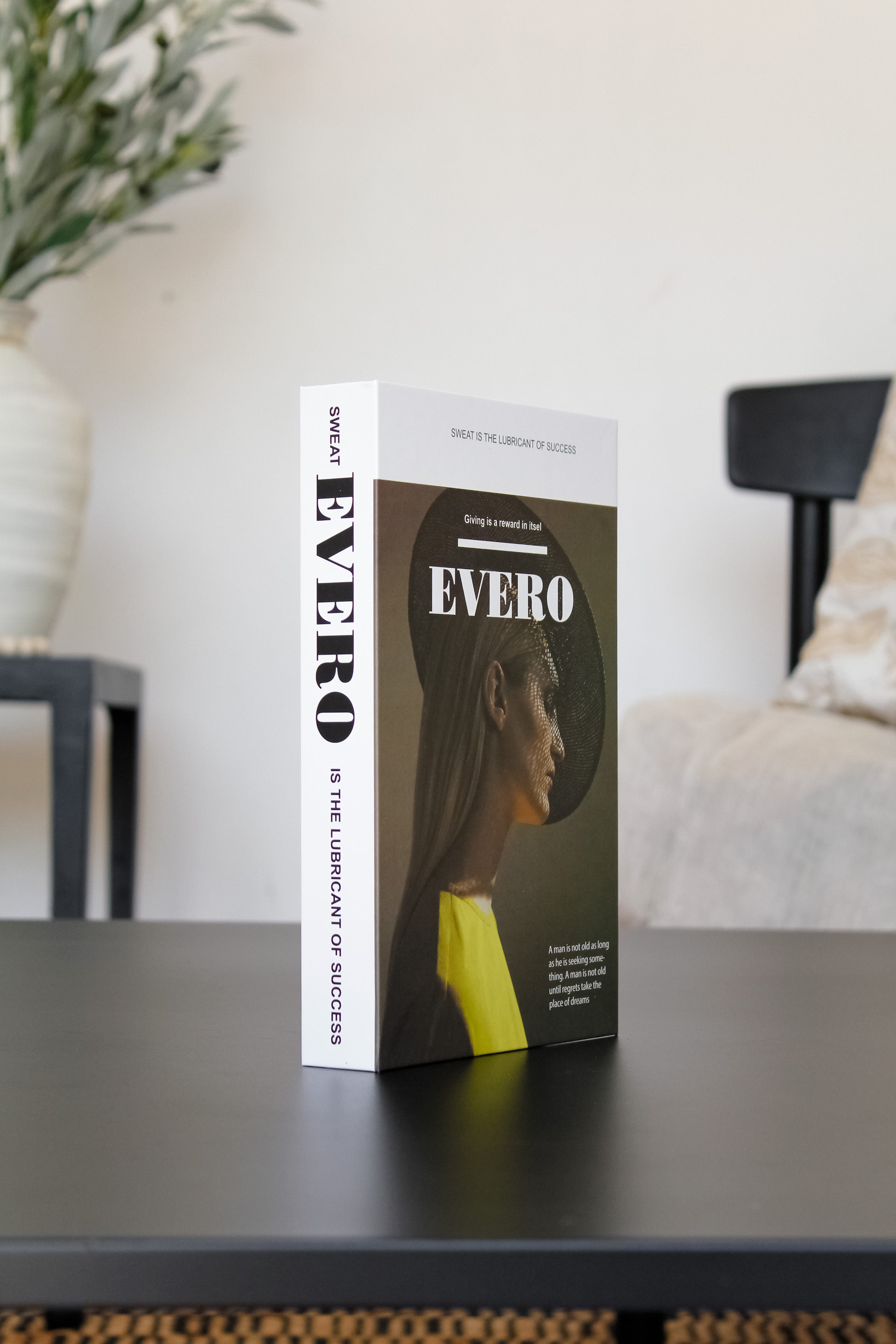 Imitación libro "Evero"