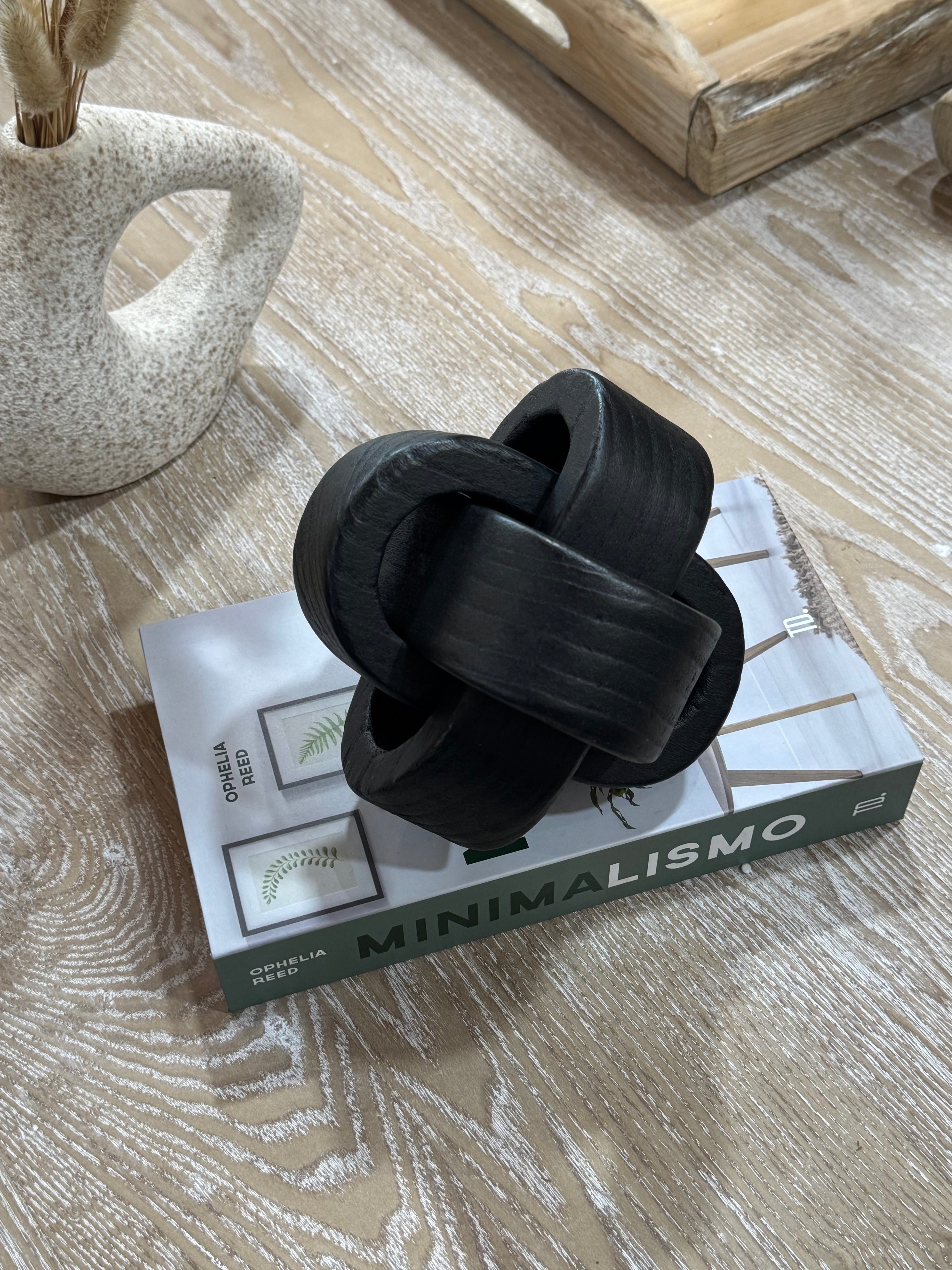 Nudo Madera Negro