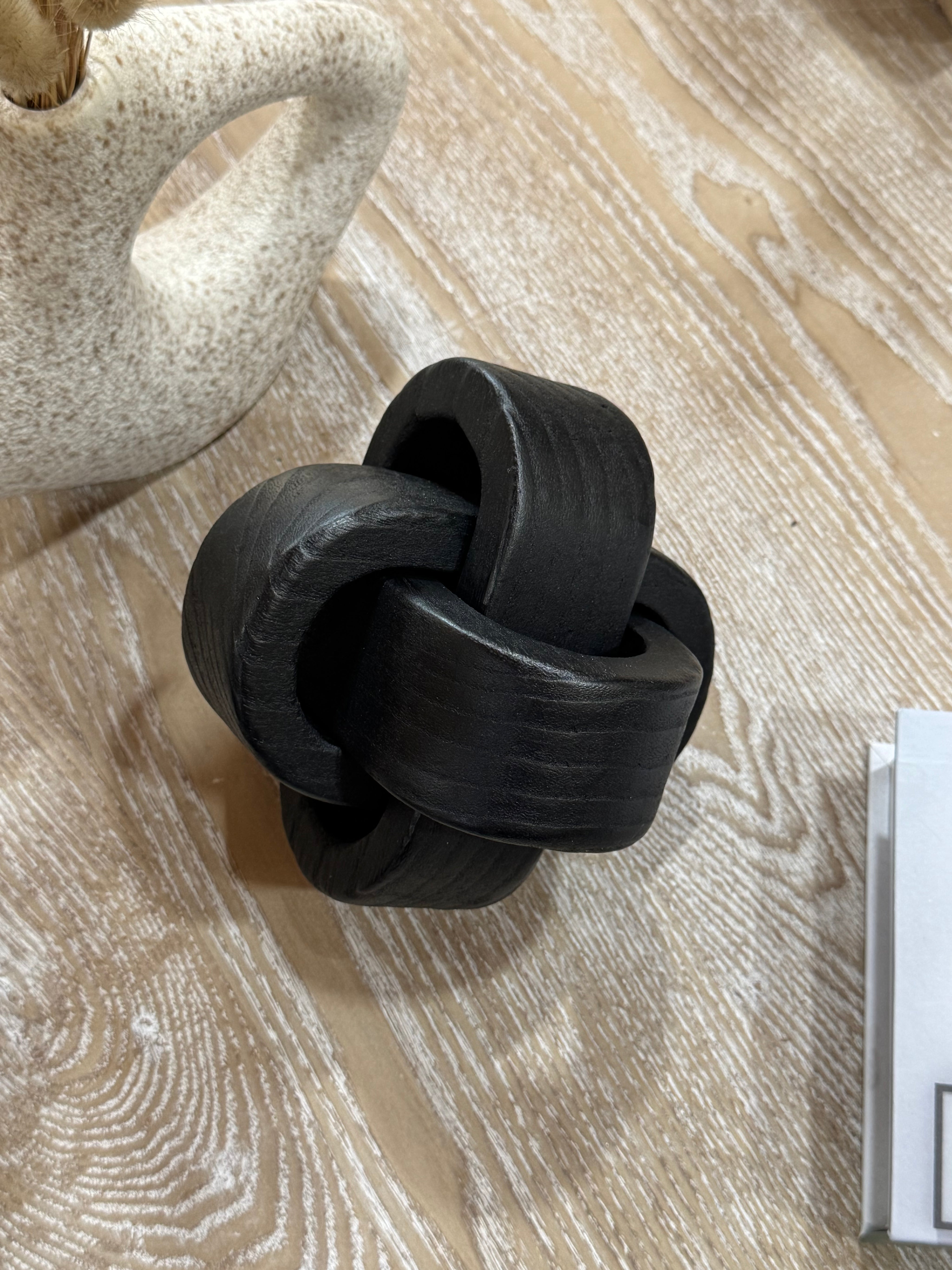 Nudo Madera Negro