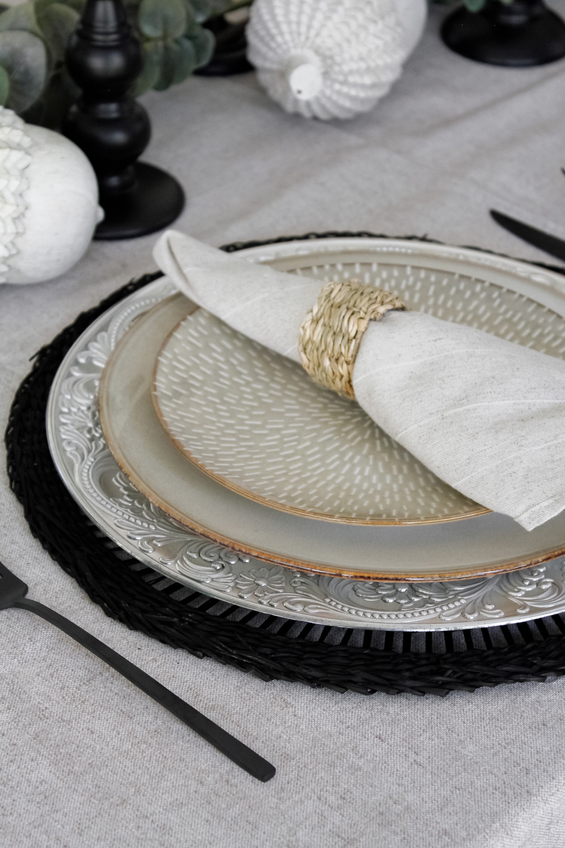 Plato Borde Ornamental Plateado