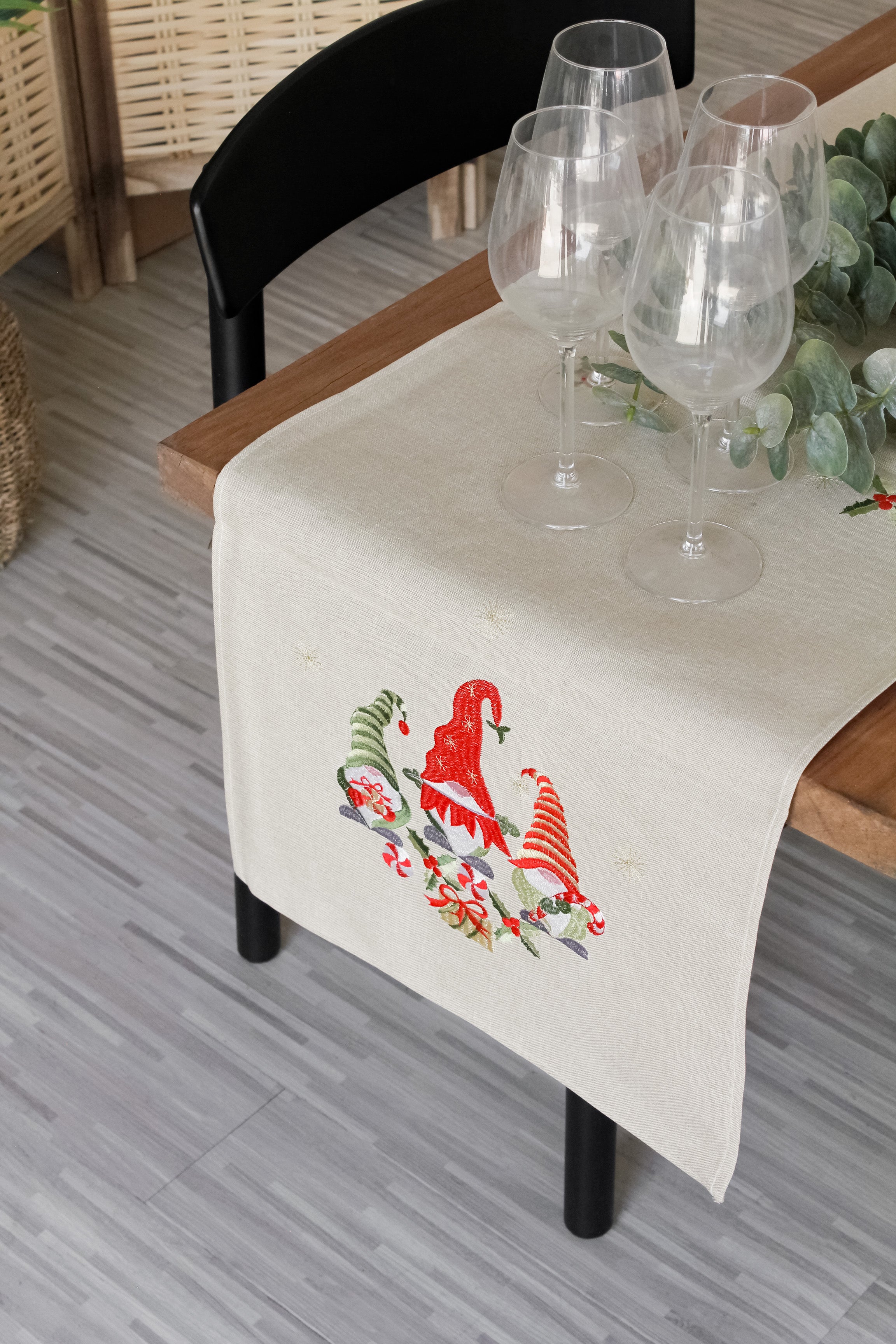 Camino de Mesa Gnomos Navideños