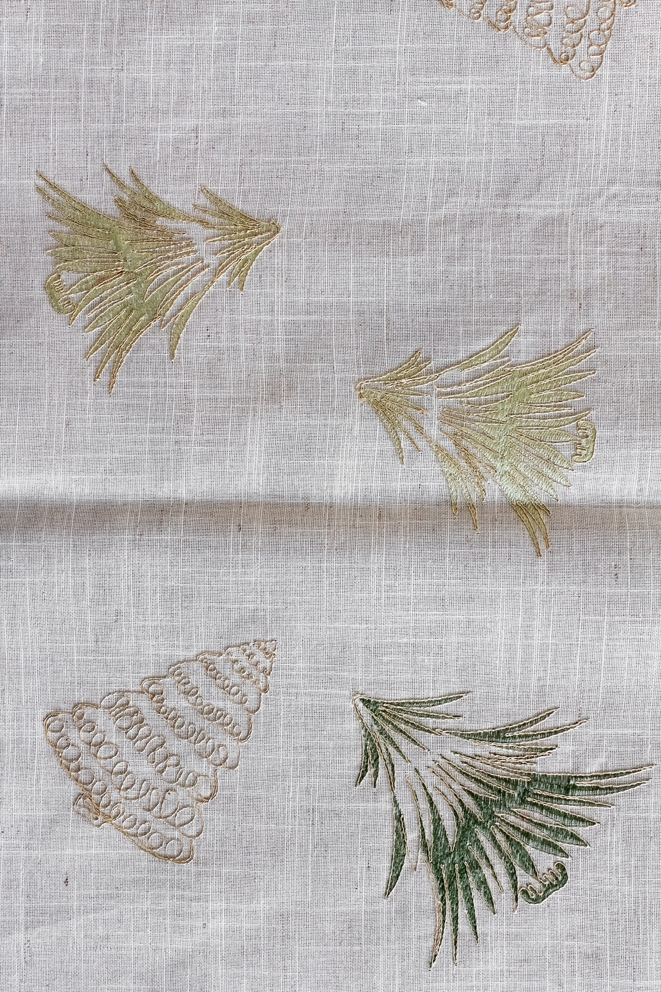 Camino de Mesa Pinos Borde Rojo