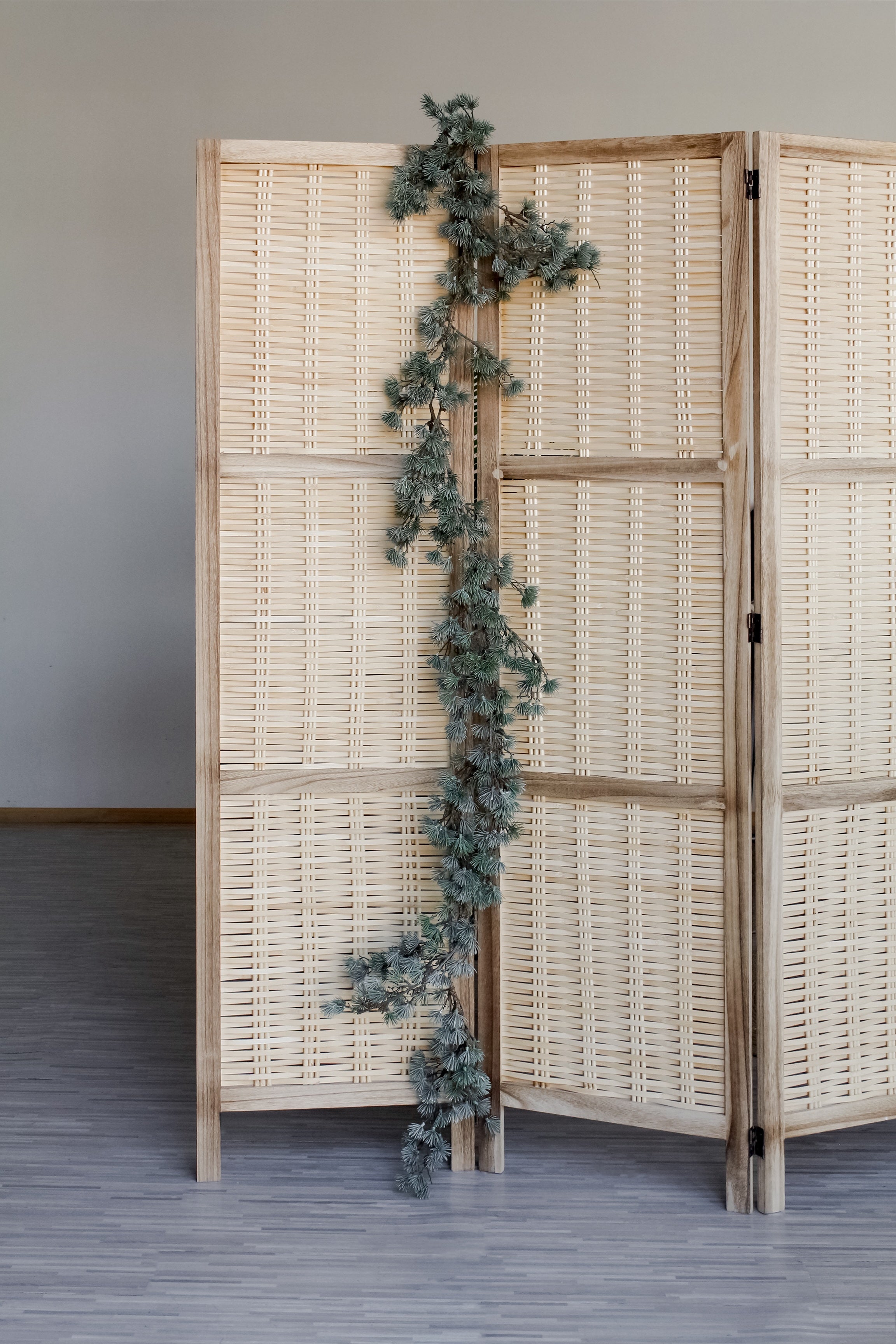 Rama Pino Artificial