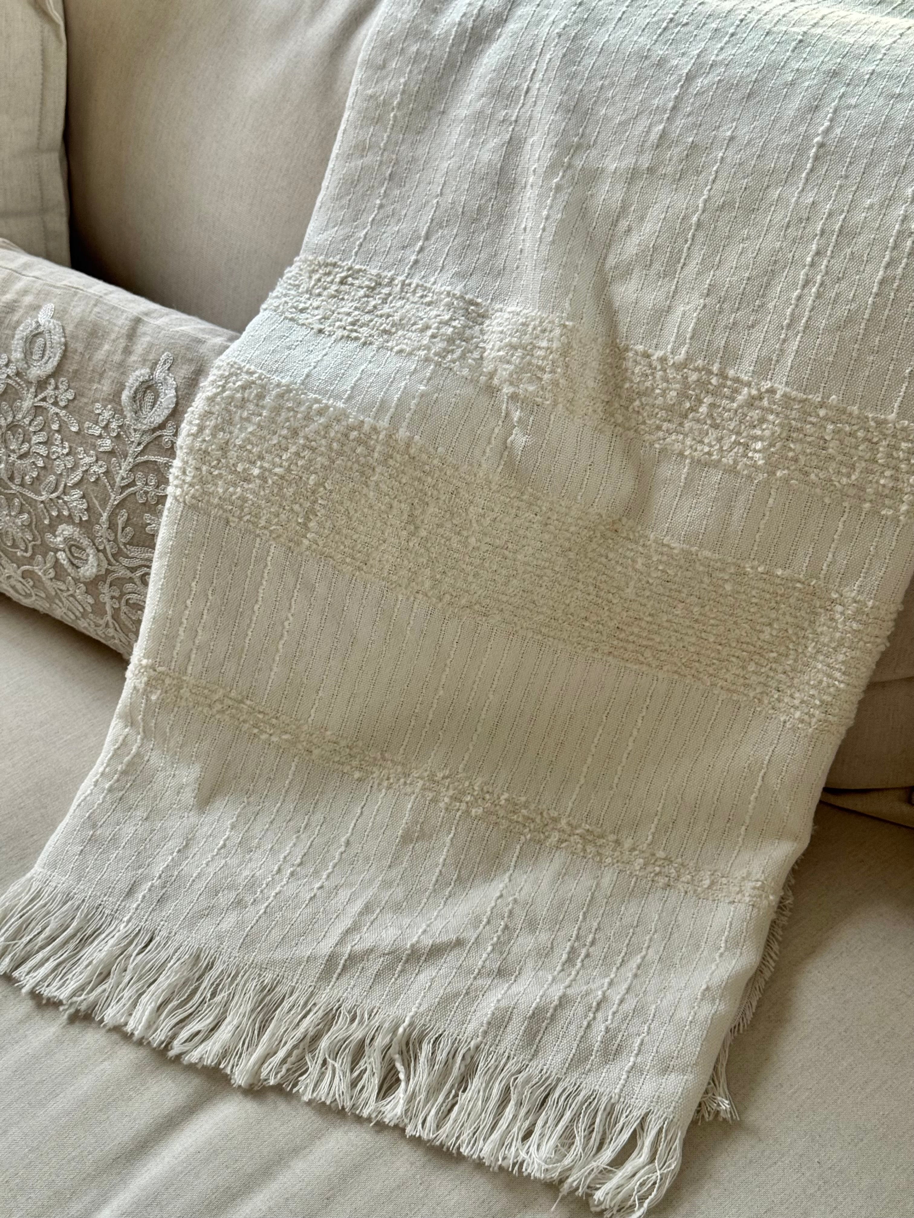 Manta Blanca Franja Relieve