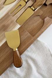 Set Tabla y Cubiertos Aperitivo Dorado