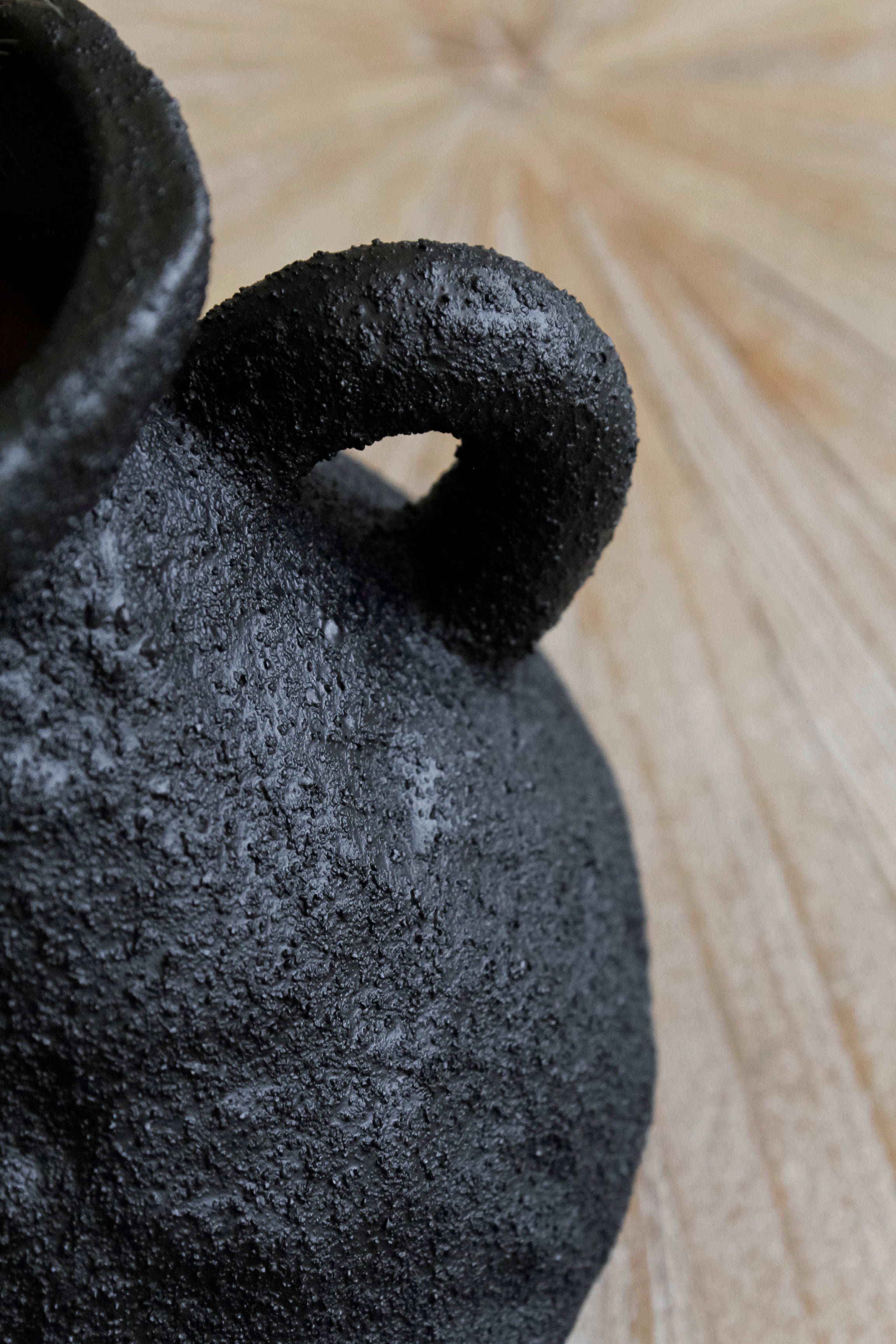 Jarrón Poroso 2 Asas Negro