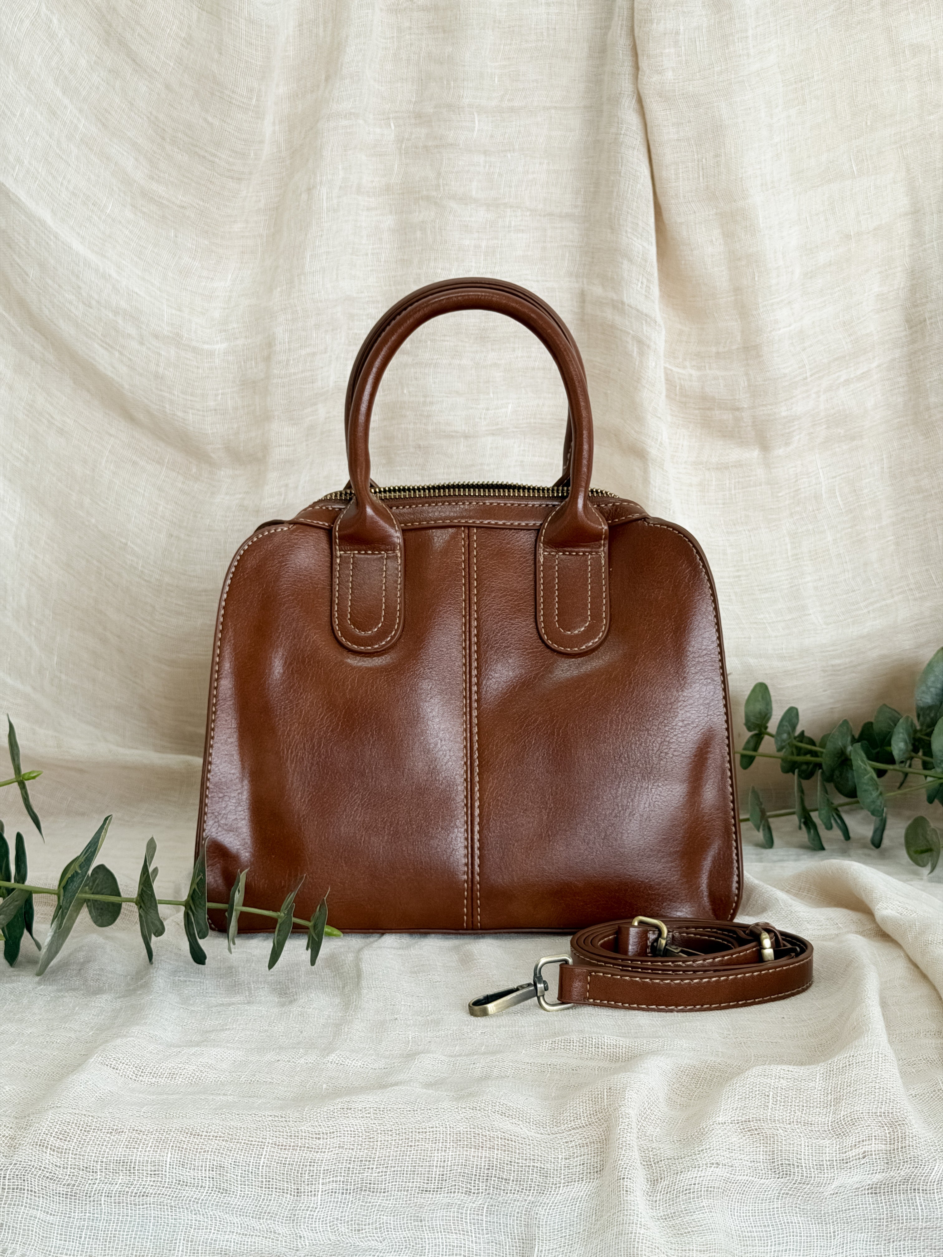 Cartera Cuero Rígida