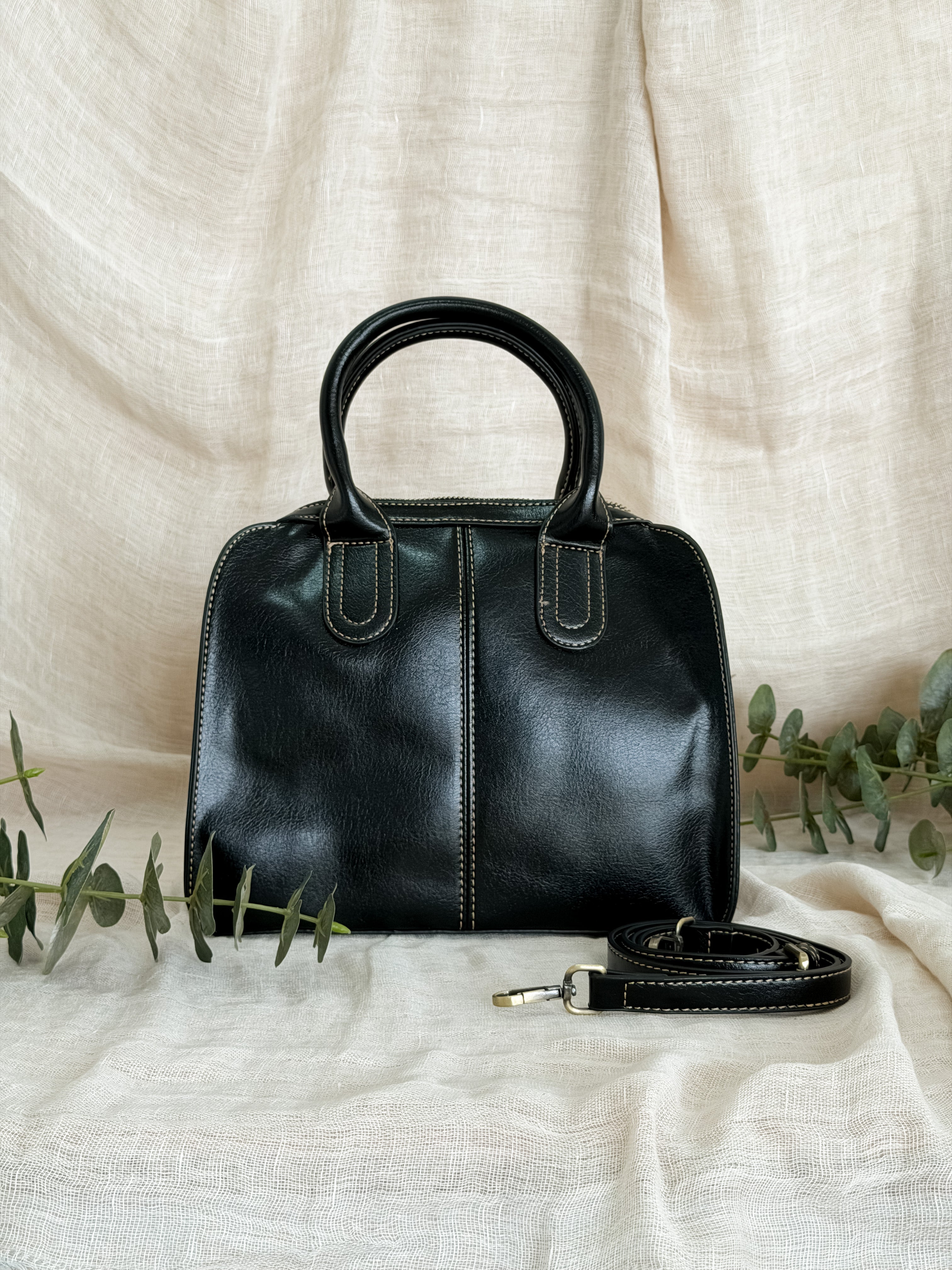 Cartera Cuero Rígida