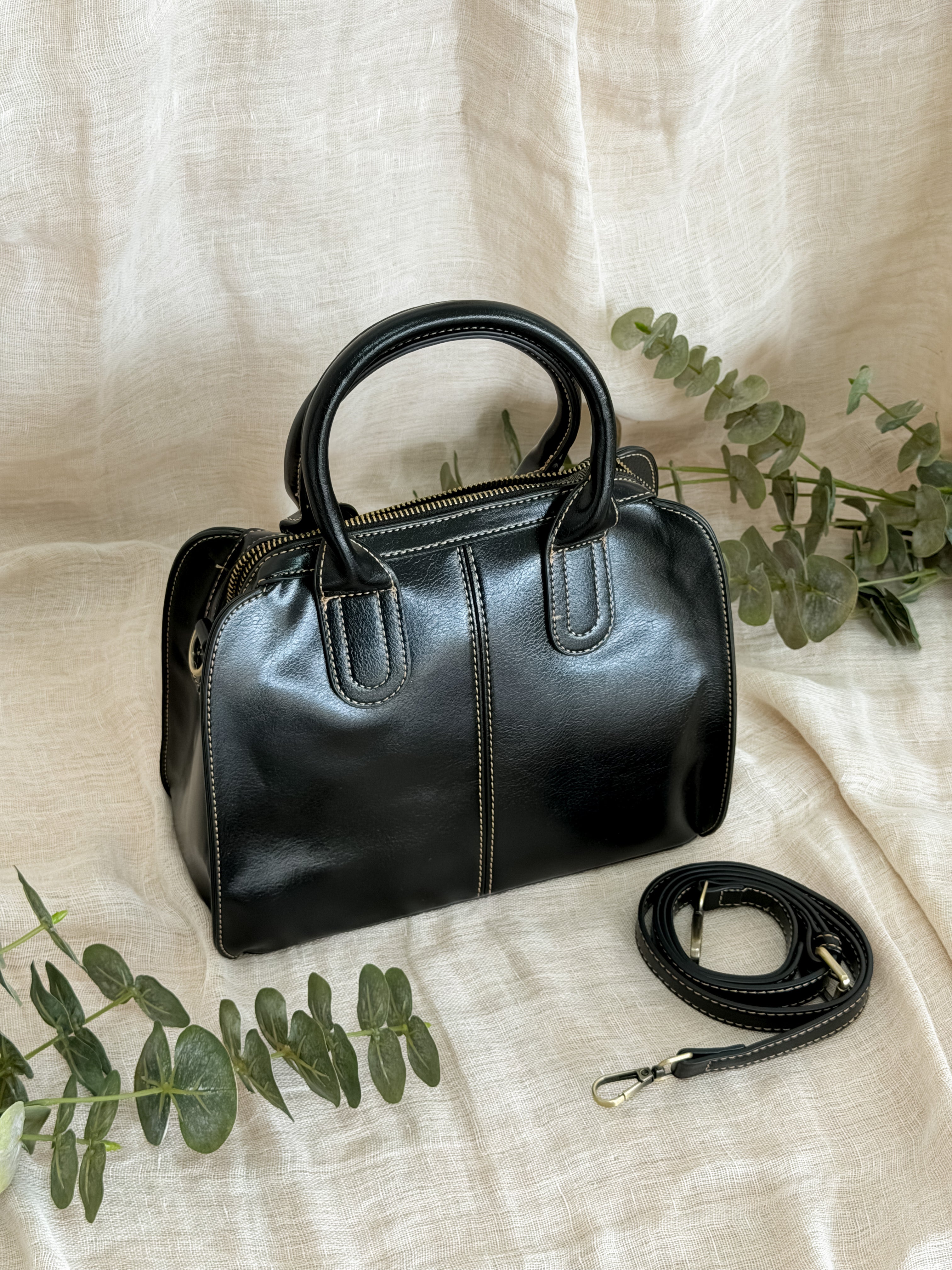 Cartera Cuero Rígida