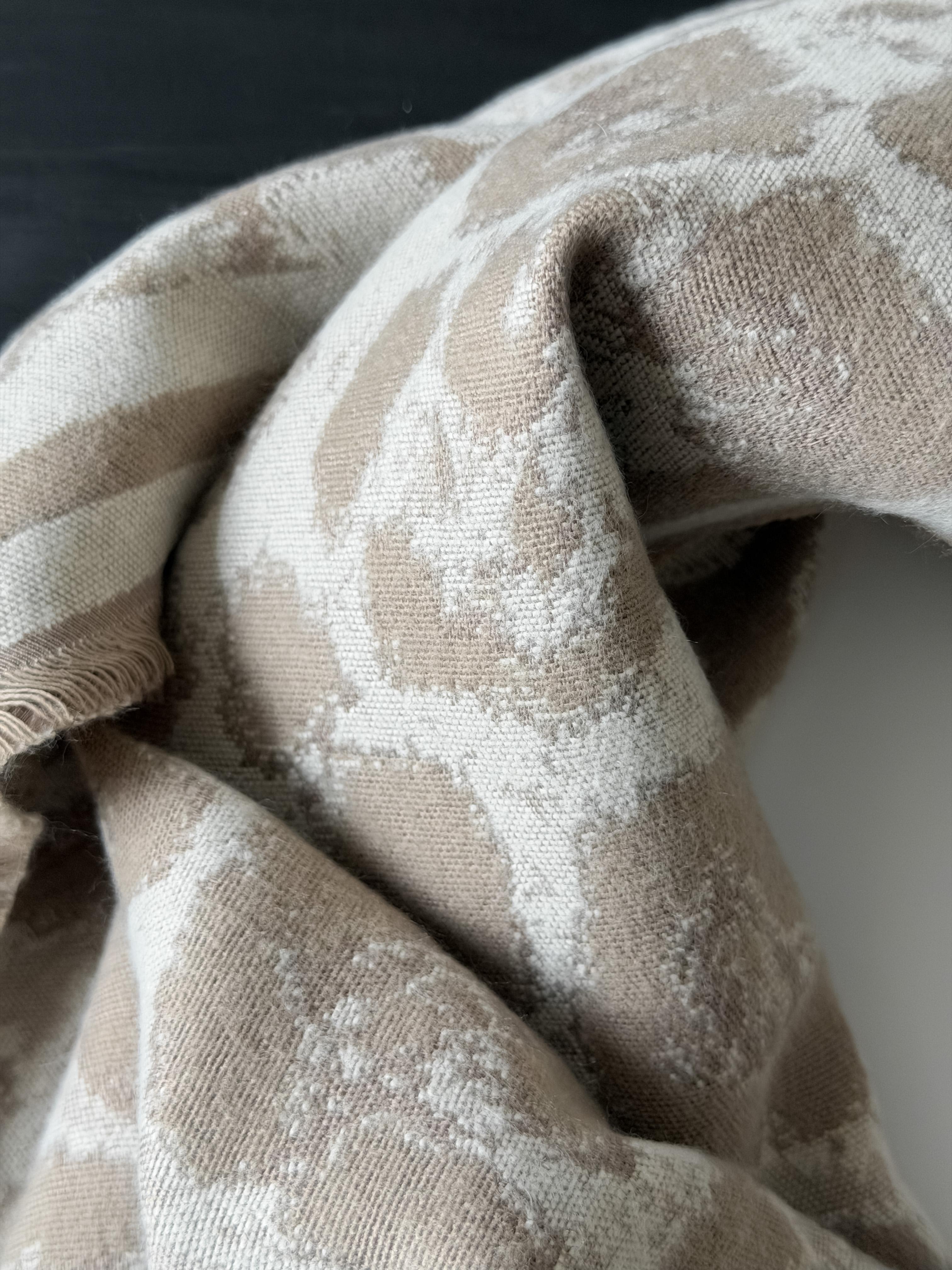 Pañuelo Triangular Print Beige