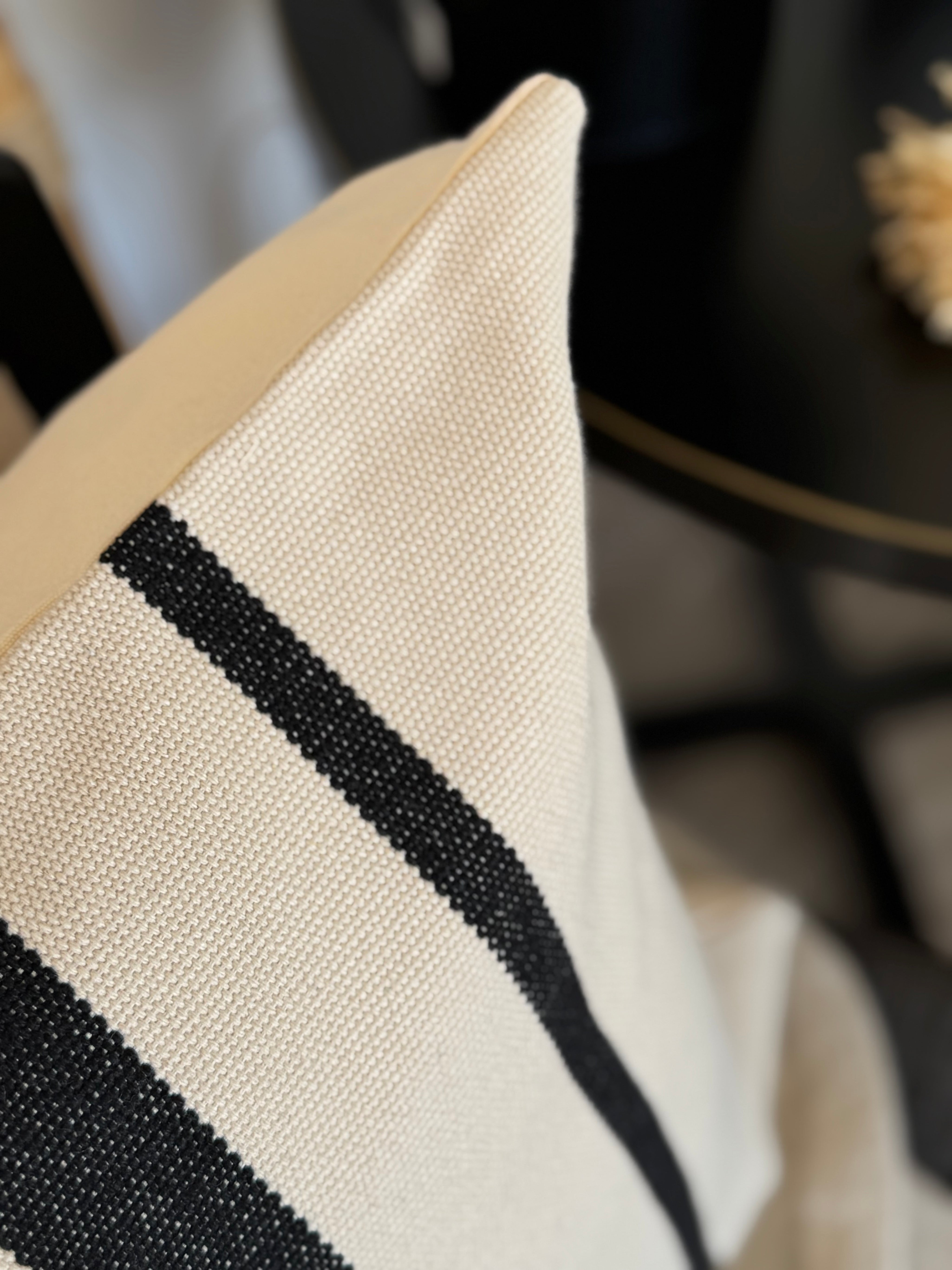 Funda Cojín Crudo Franjas Negras