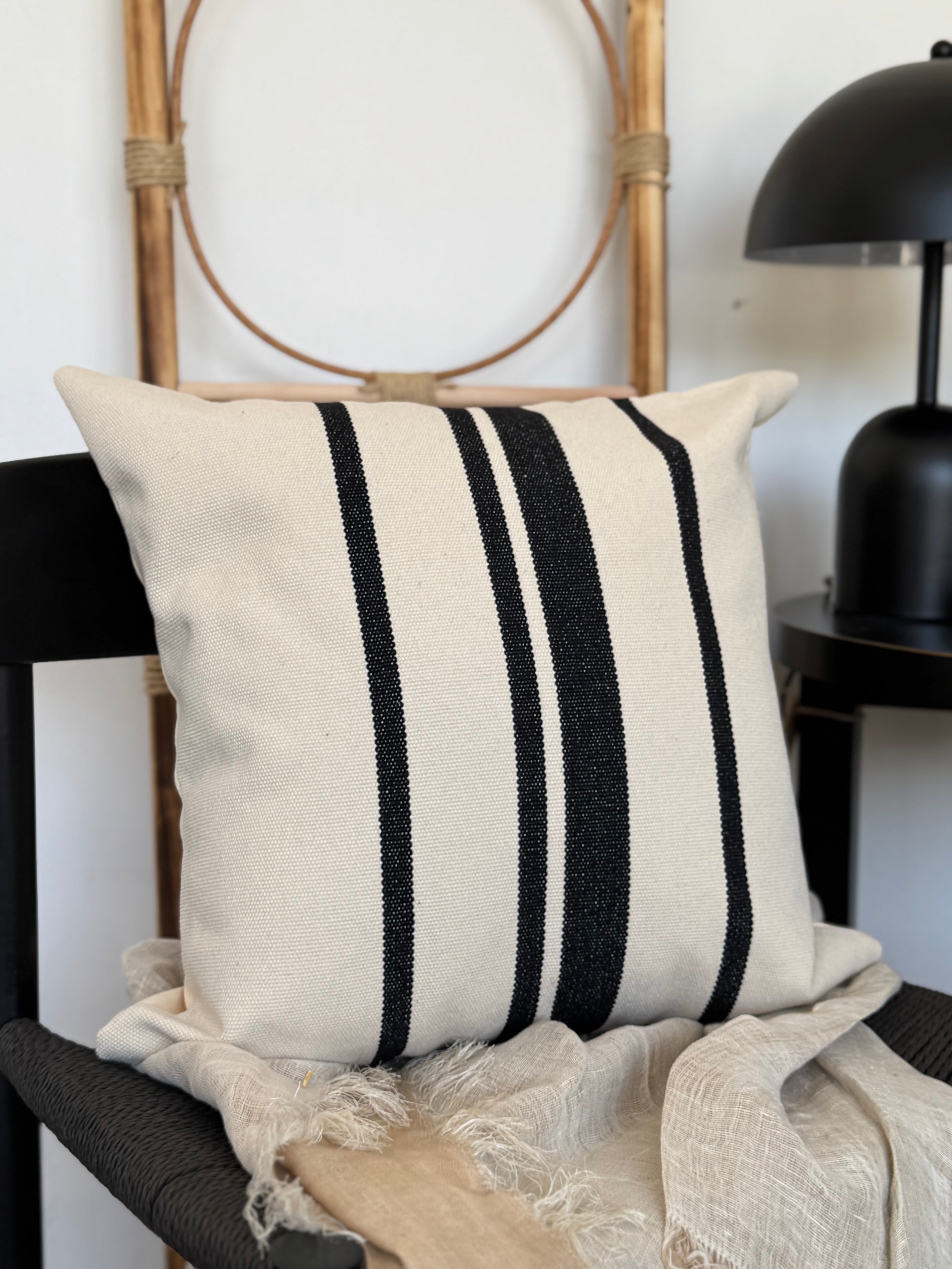 Funda Cojín Crudo Franjas Negras