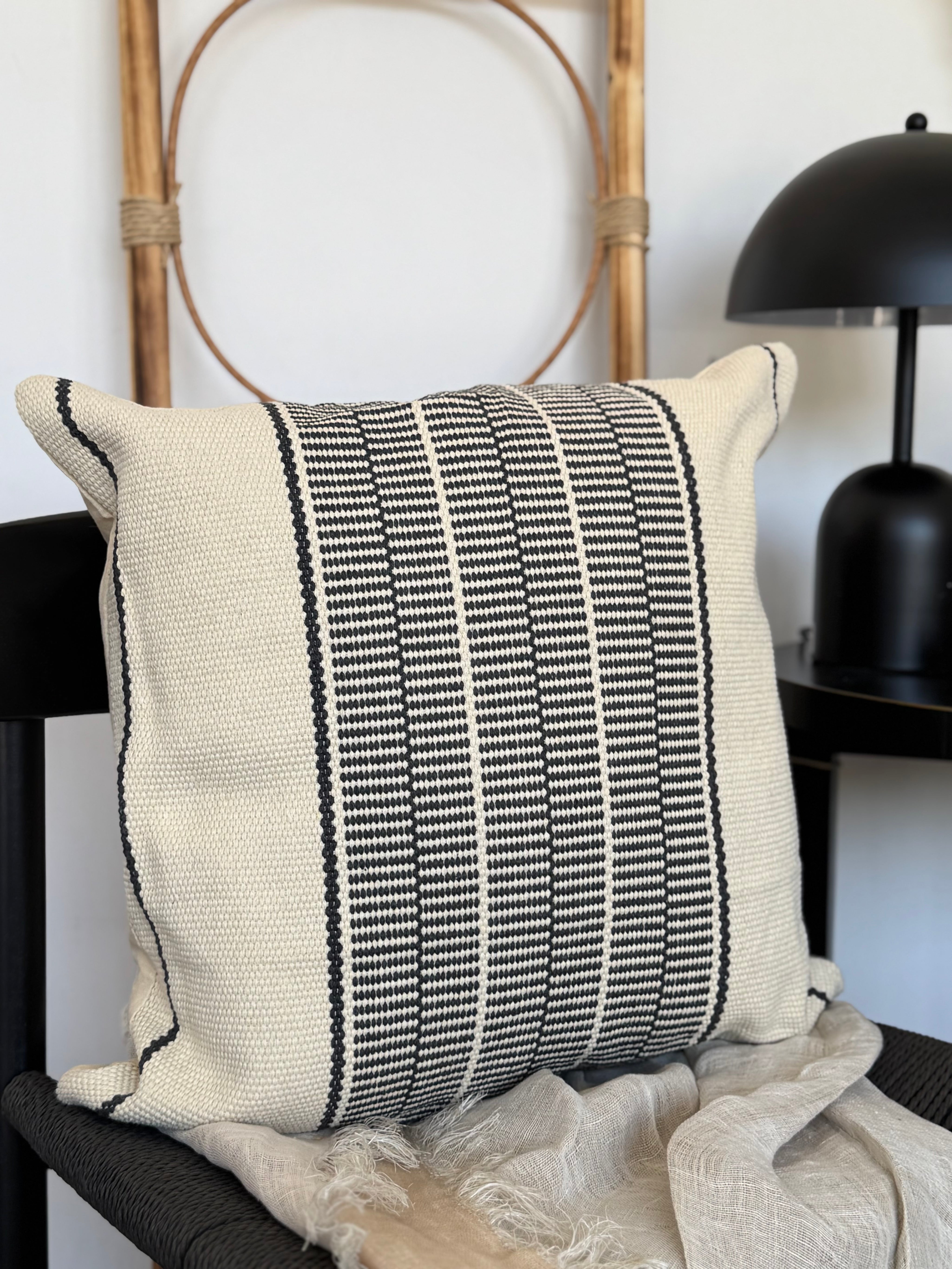 Funda Cojín Crudo Entramada Negra