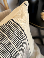 Funda Cojín Crudo Entramada Negra