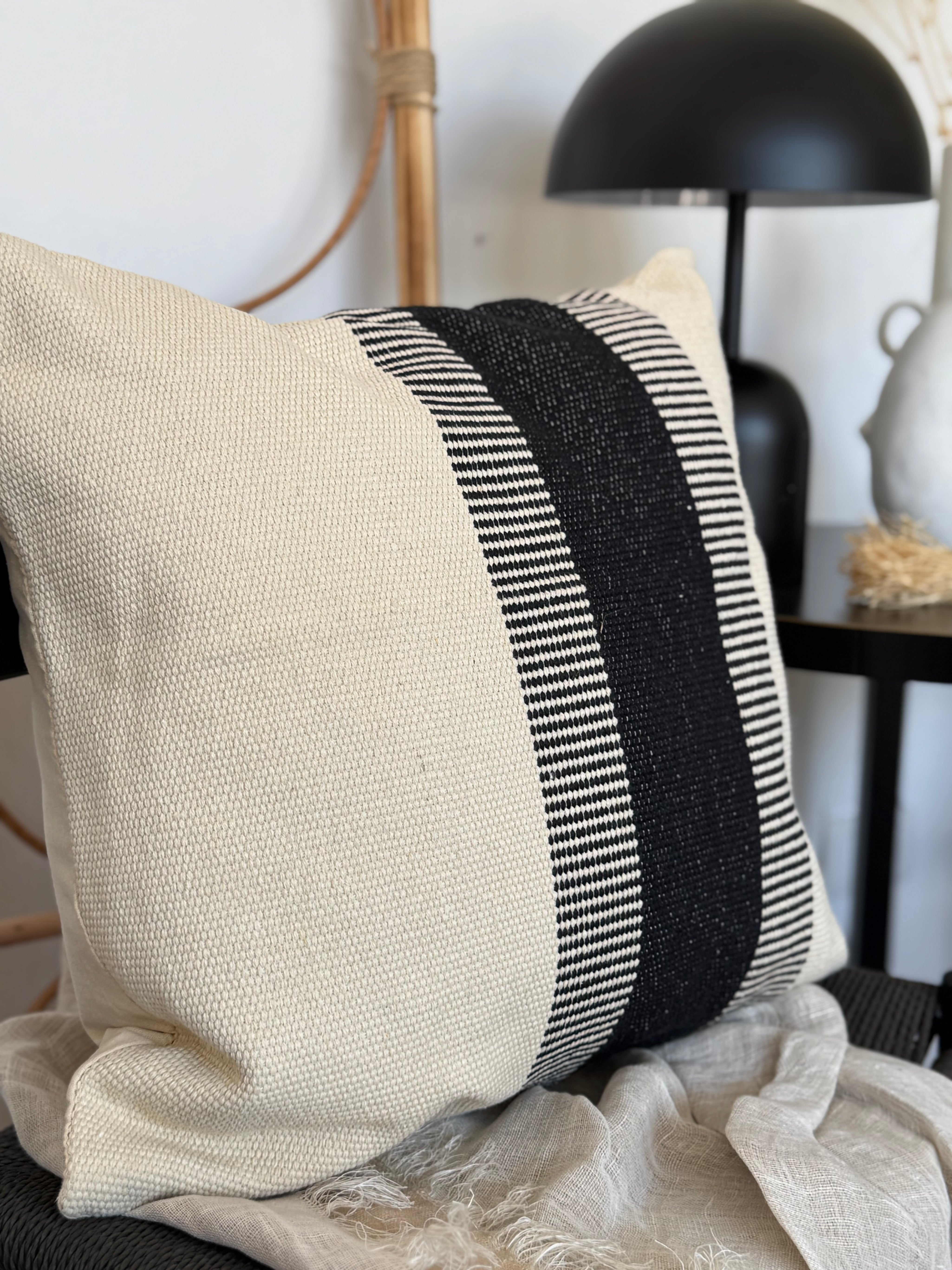 Funda Cojín rudo Negra Central