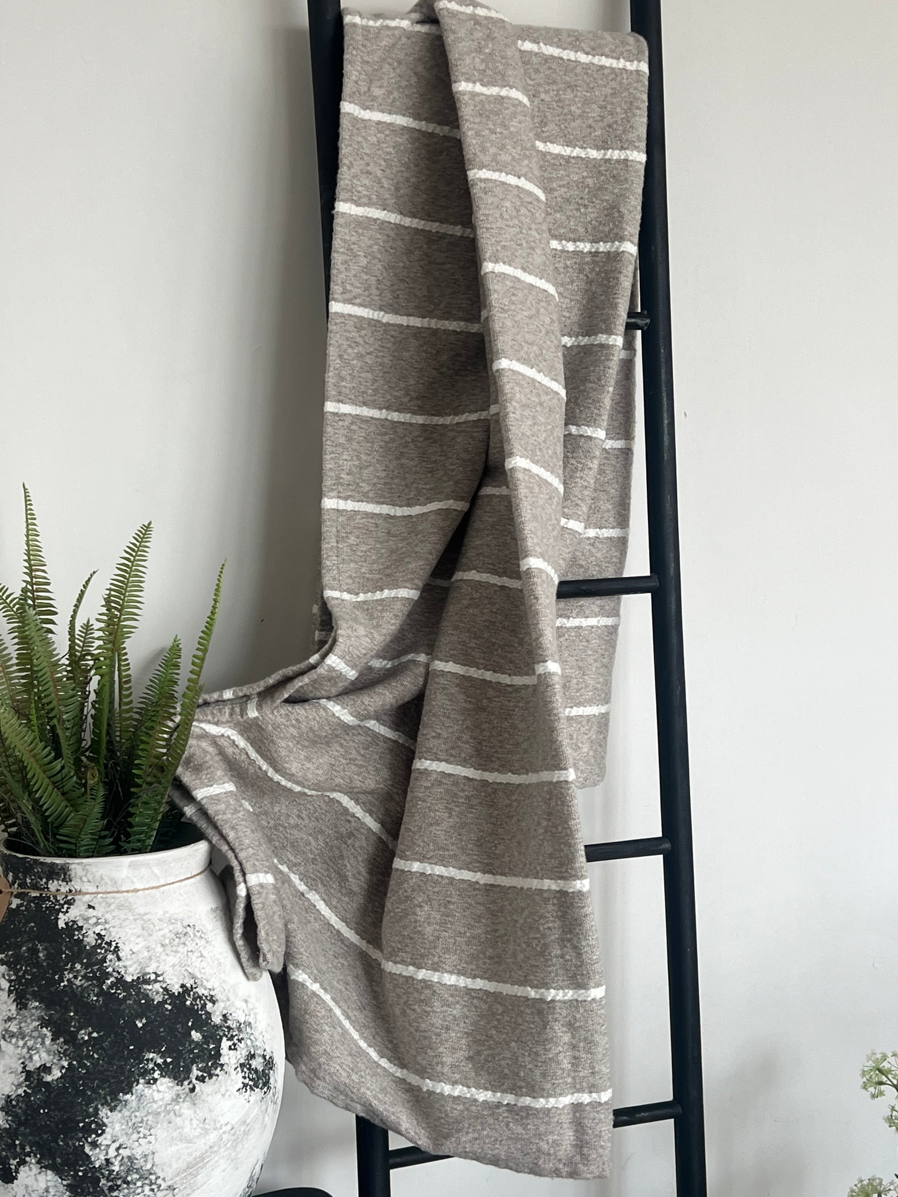 Manta Gris linea Blanca