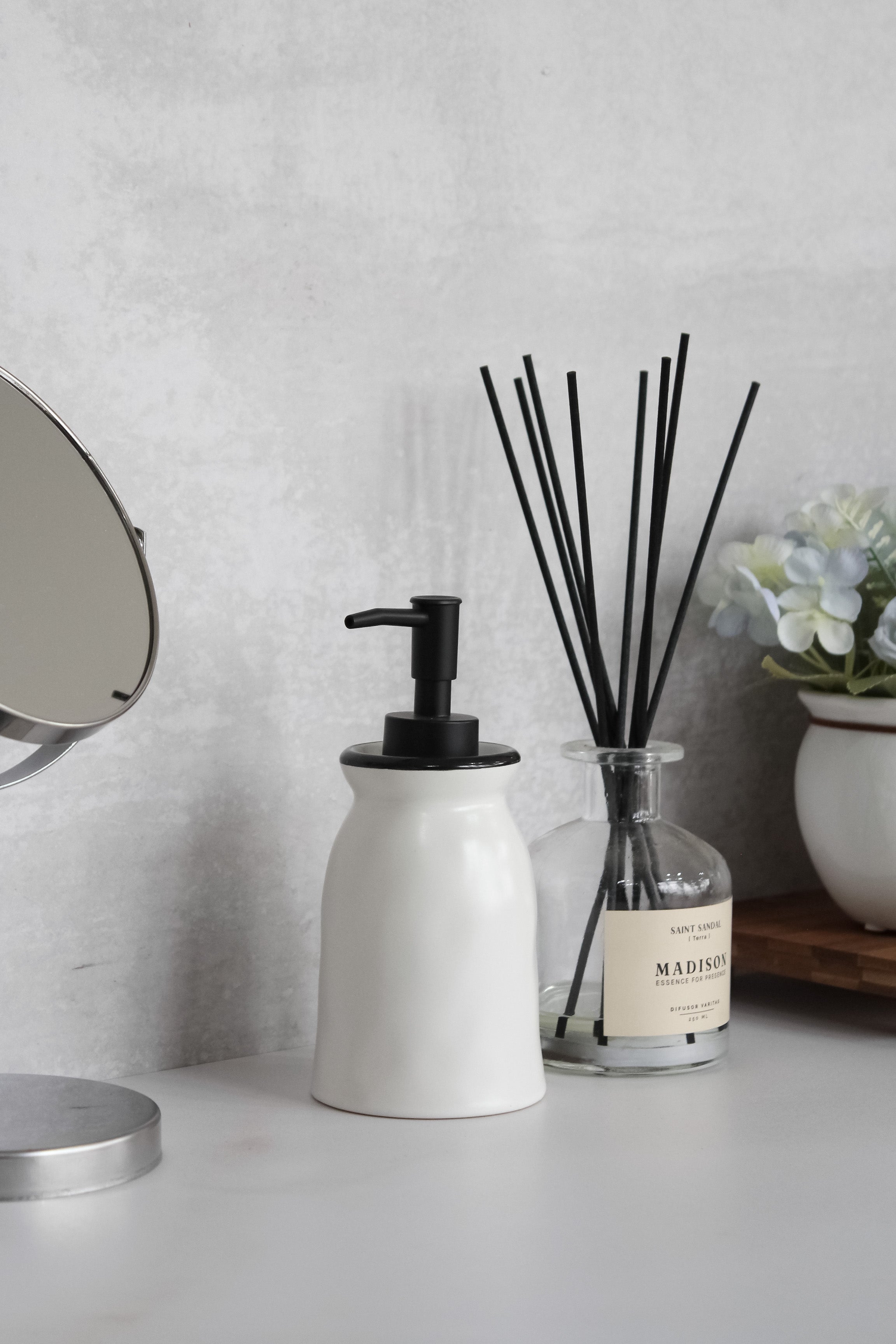 Dispensador Cerámica Borde Negro