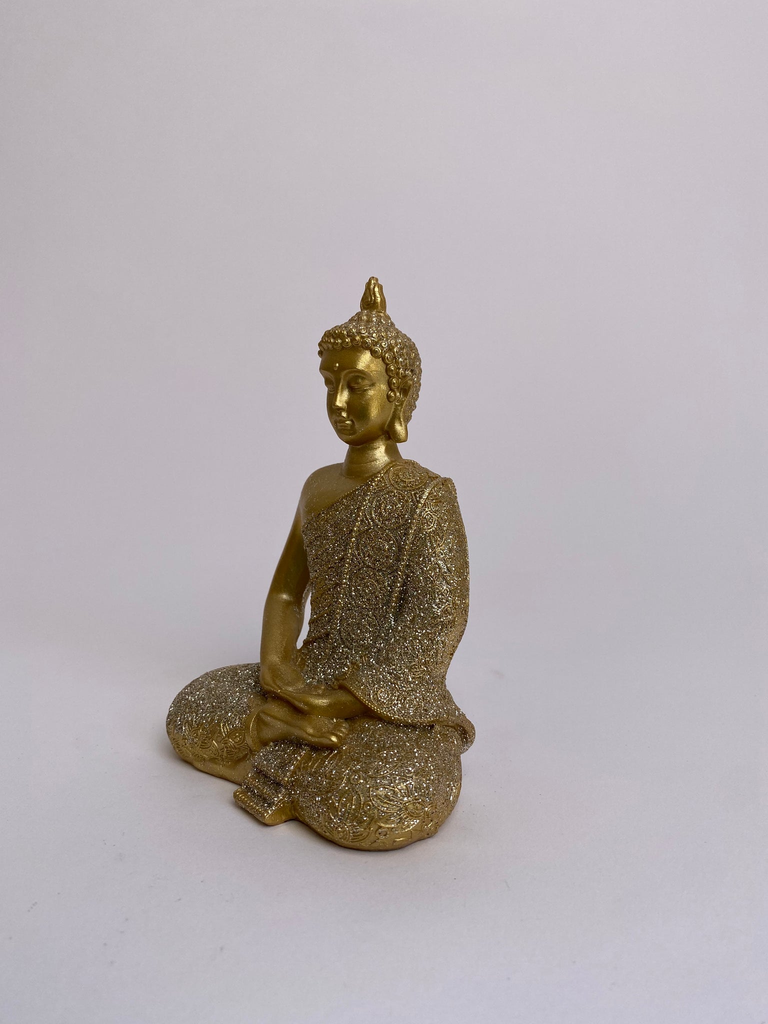 Buda Dorado Brillante Meditando