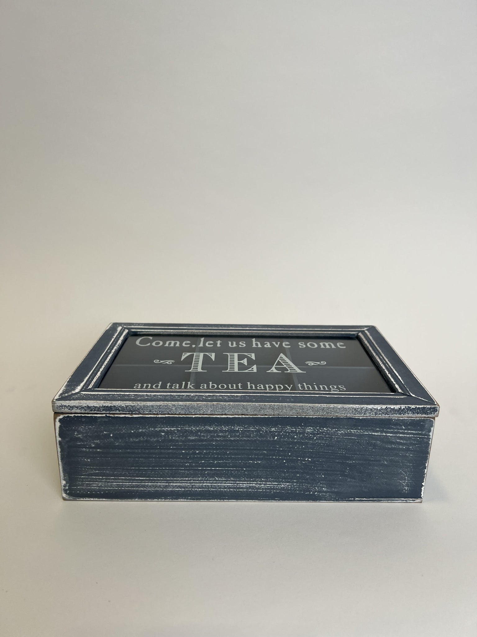 Caja de té azúl envejecida