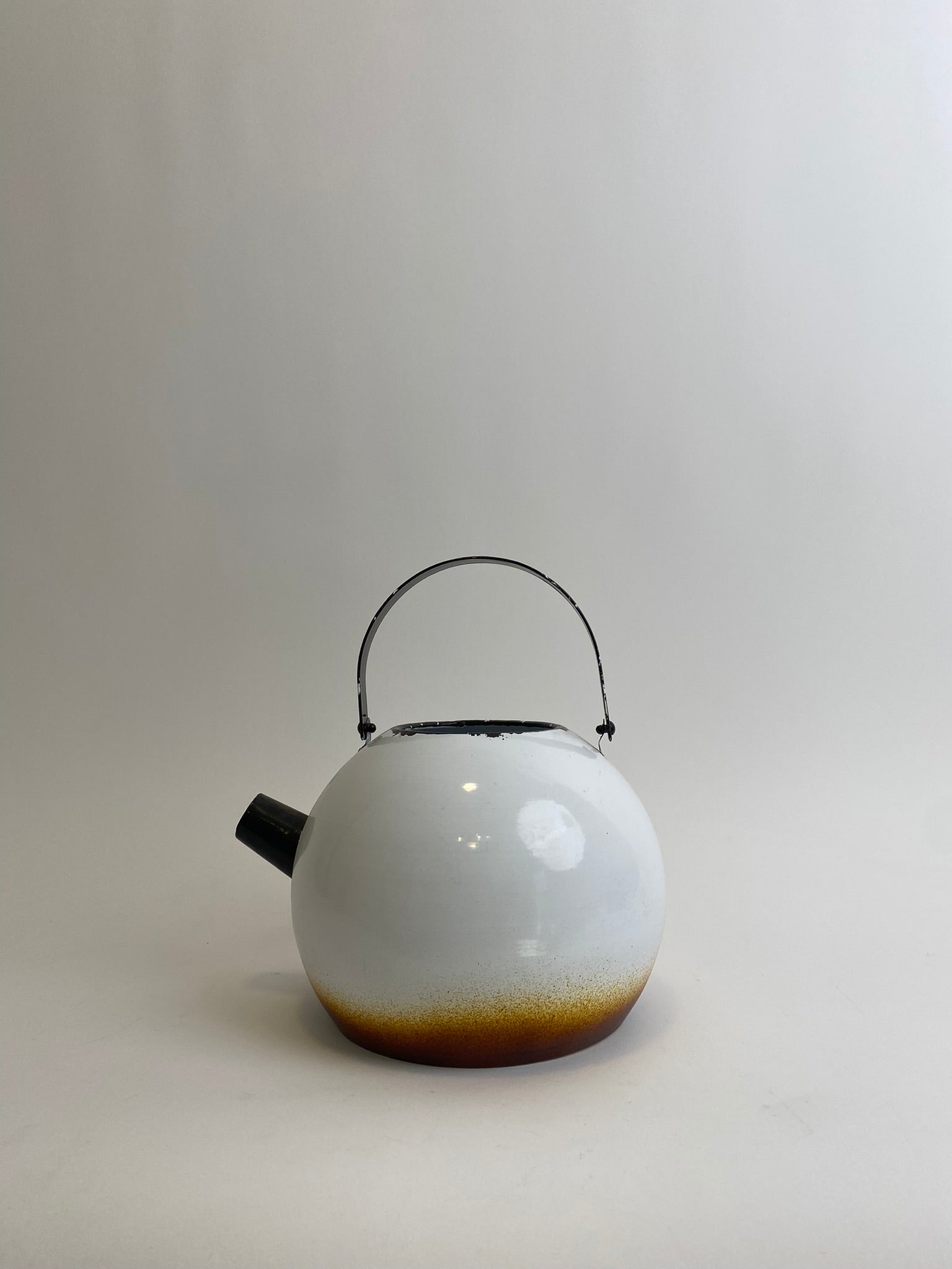 Tetera Latón Enlozado Esfera